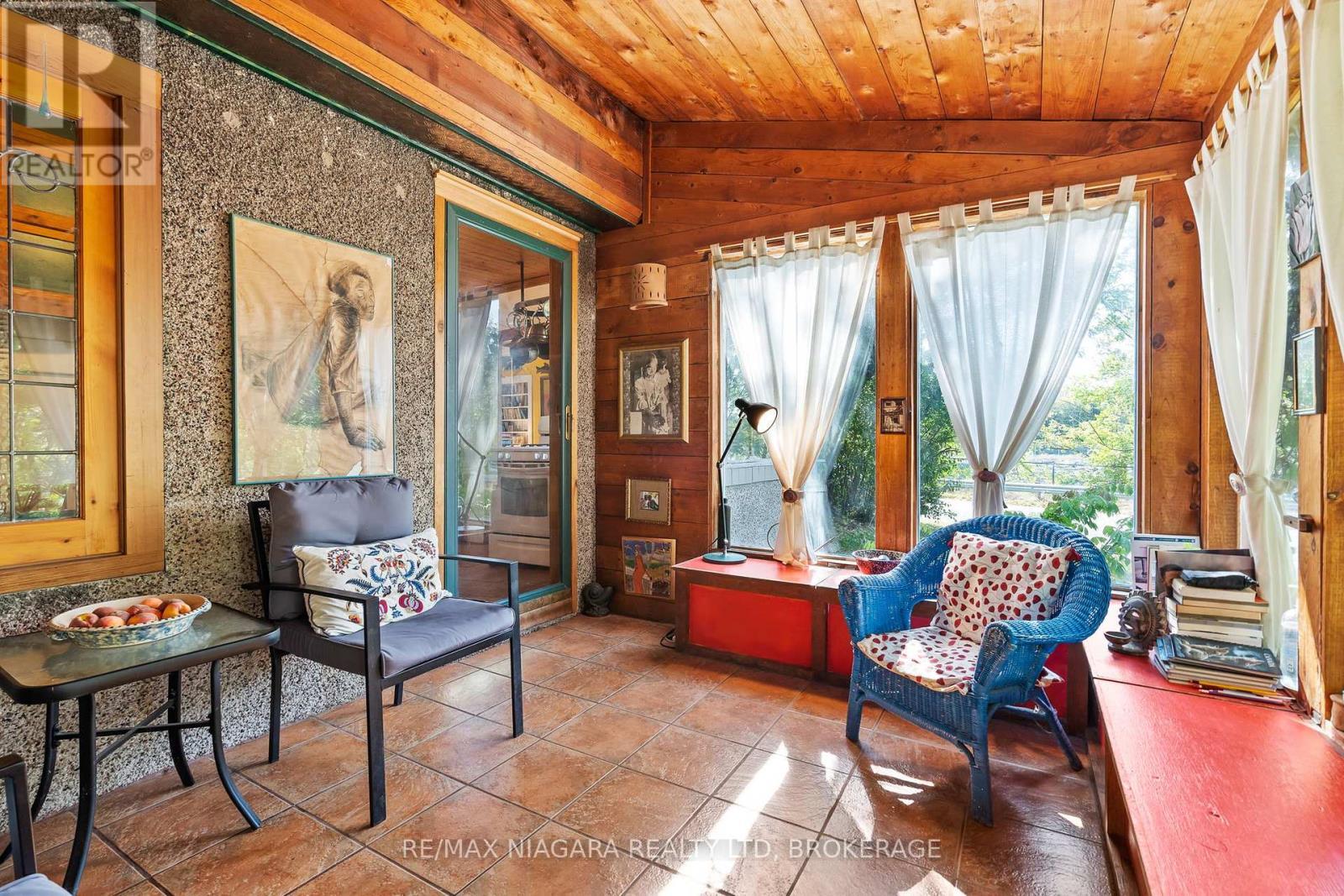 105 Weir Road, Port Colborne (Main Street), ON - With Deck Patio Veranda With Exterior