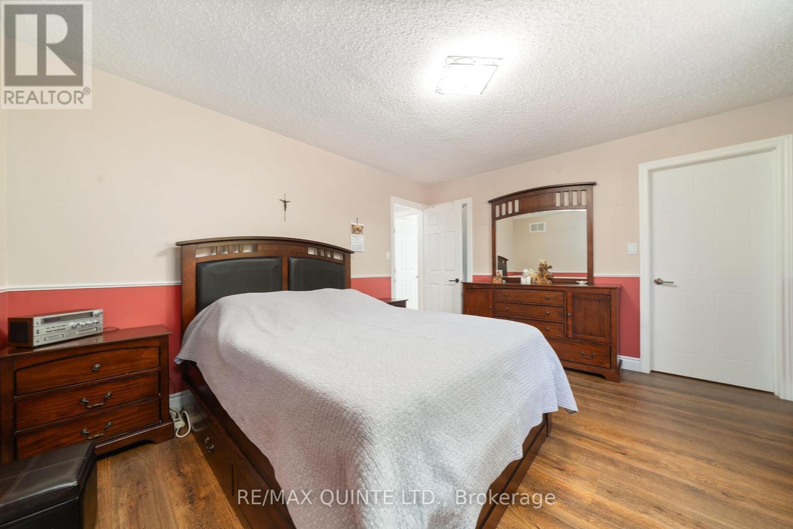 2 Marchmont Place, Belleville (Belleville Ward), ON - Indoor Photo Showing Bedroom
