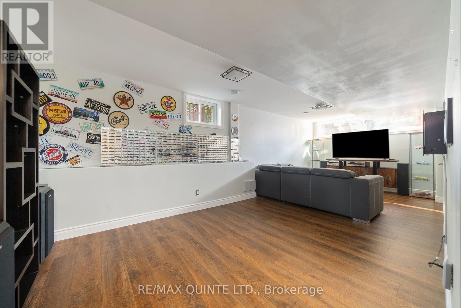 2 Marchmont Place, Belleville (Belleville Ward), ON - Indoor