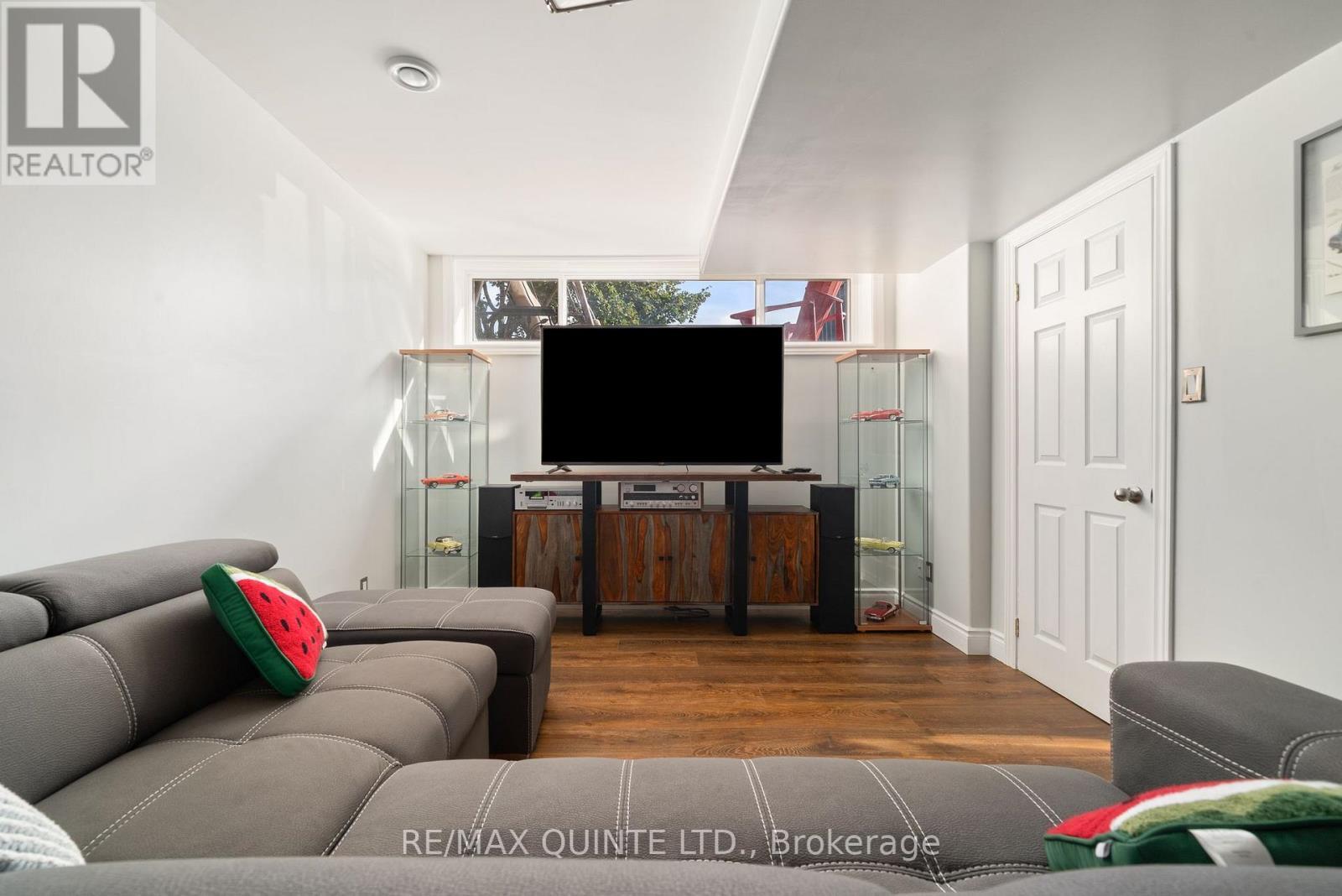 2 Marchmont Place, Belleville (Belleville Ward), ON - Indoor Photo Showing Other Room