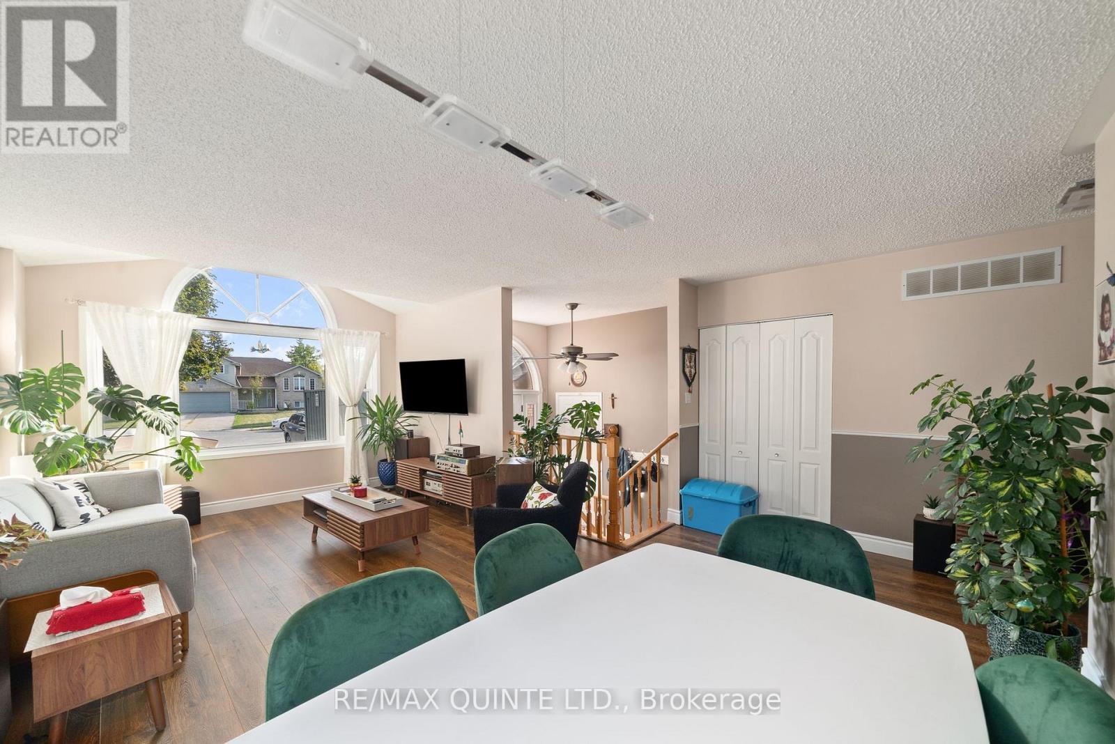 2 Marchmont Place, Belleville (Belleville Ward), ON - Indoor