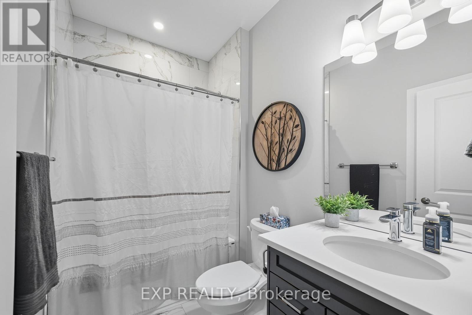 19 Statham Street, Strathroy-Caradoc (Se), ON - Indoor Photo Showing Bathroom