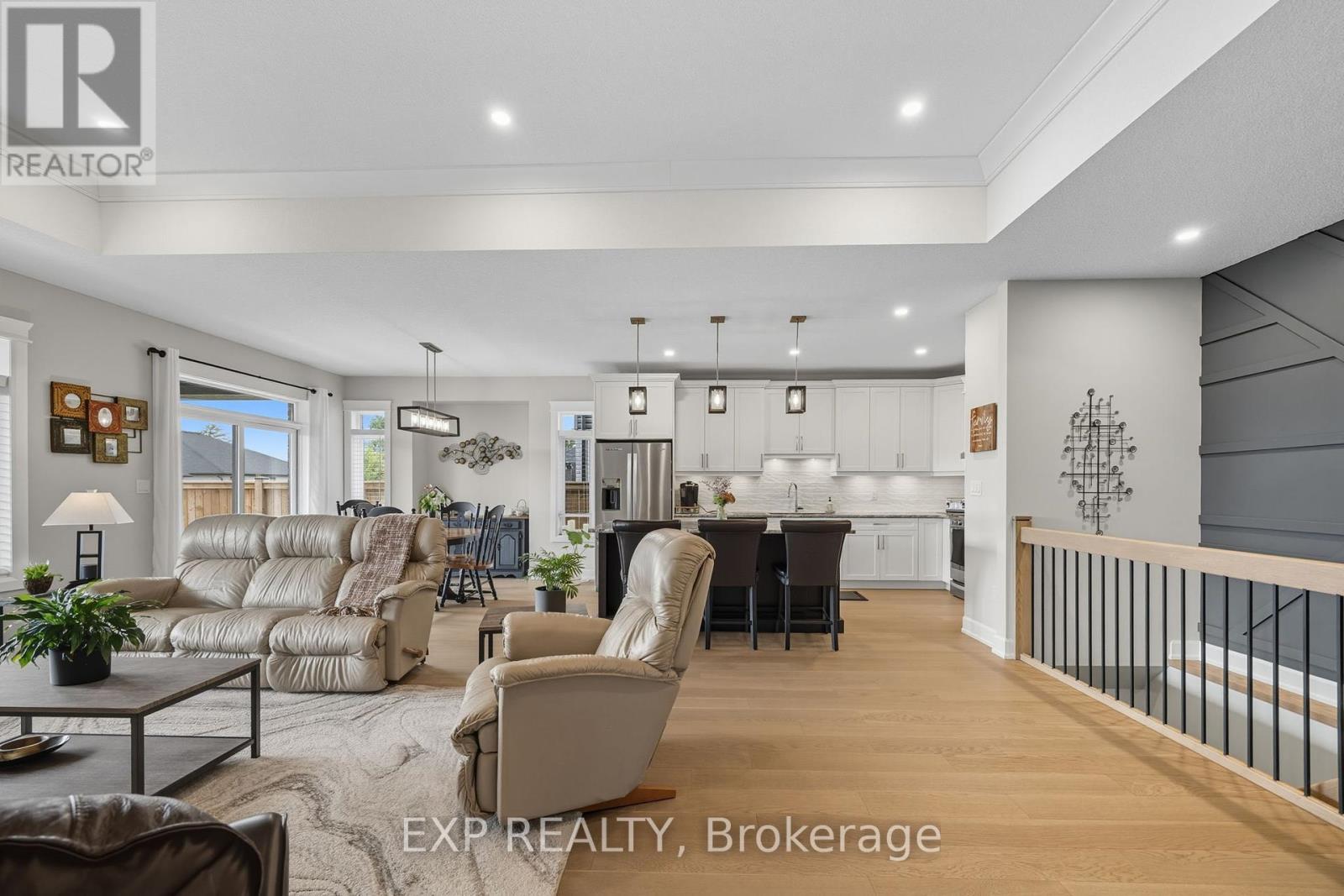 19 Statham Street, Strathroy-Caradoc (Se), ON - Indoor Photo Showing Living Room