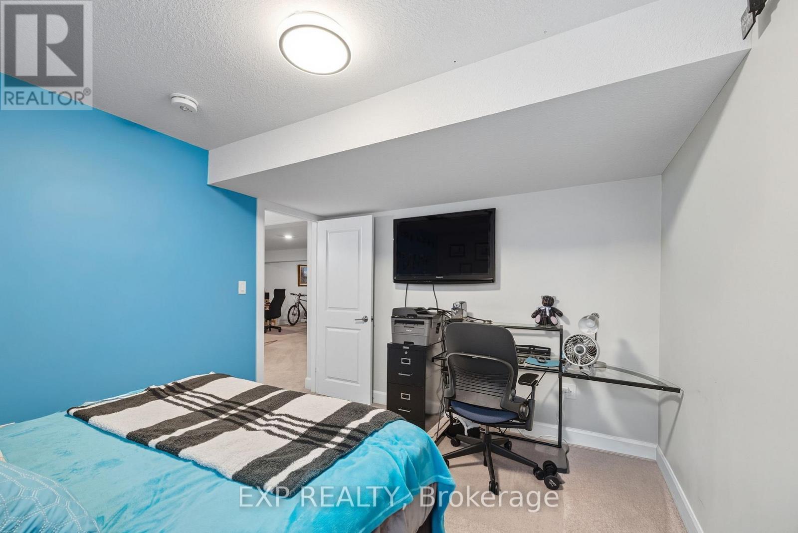 19 Statham Street, Strathroy-Caradoc (Se), ON - Indoor Photo Showing Bedroom