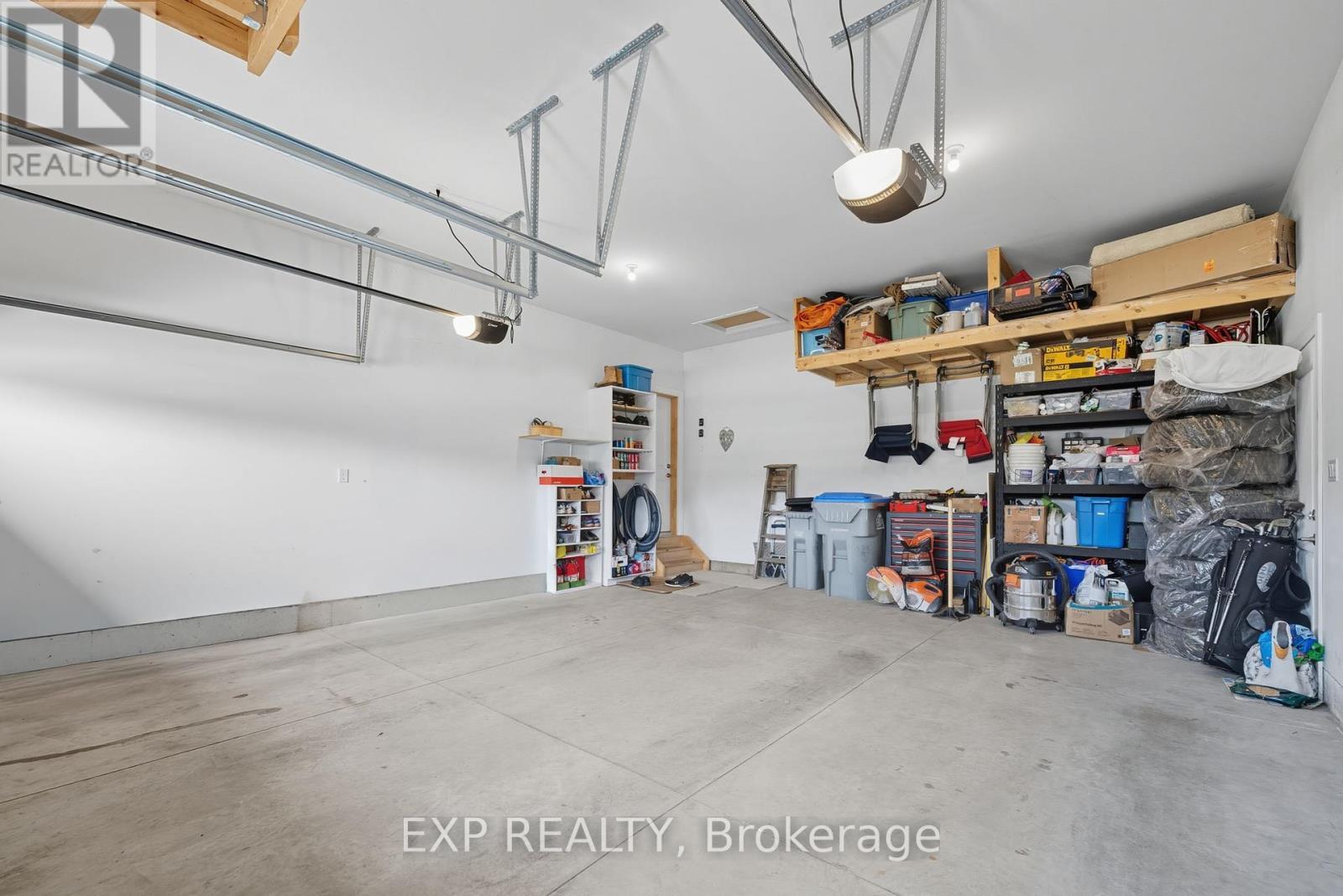 19 Statham Street, Strathroy-Caradoc (Se), ON - Indoor Photo Showing Garage