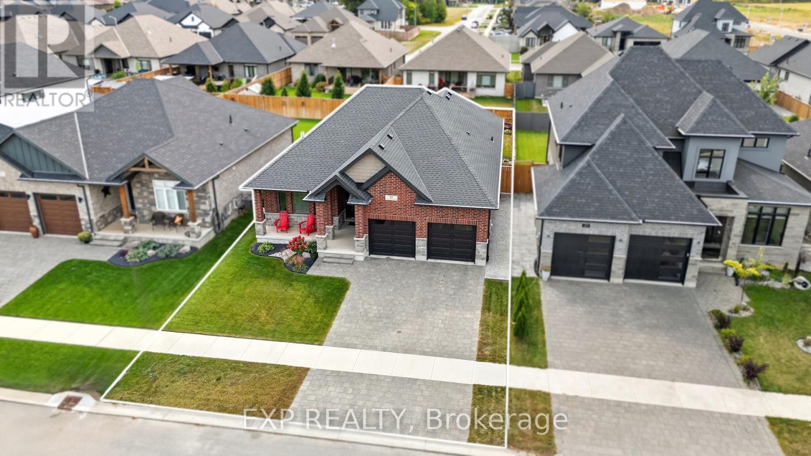 19 Statham Street, Strathroy-Caradoc (Se), ON - With Facade