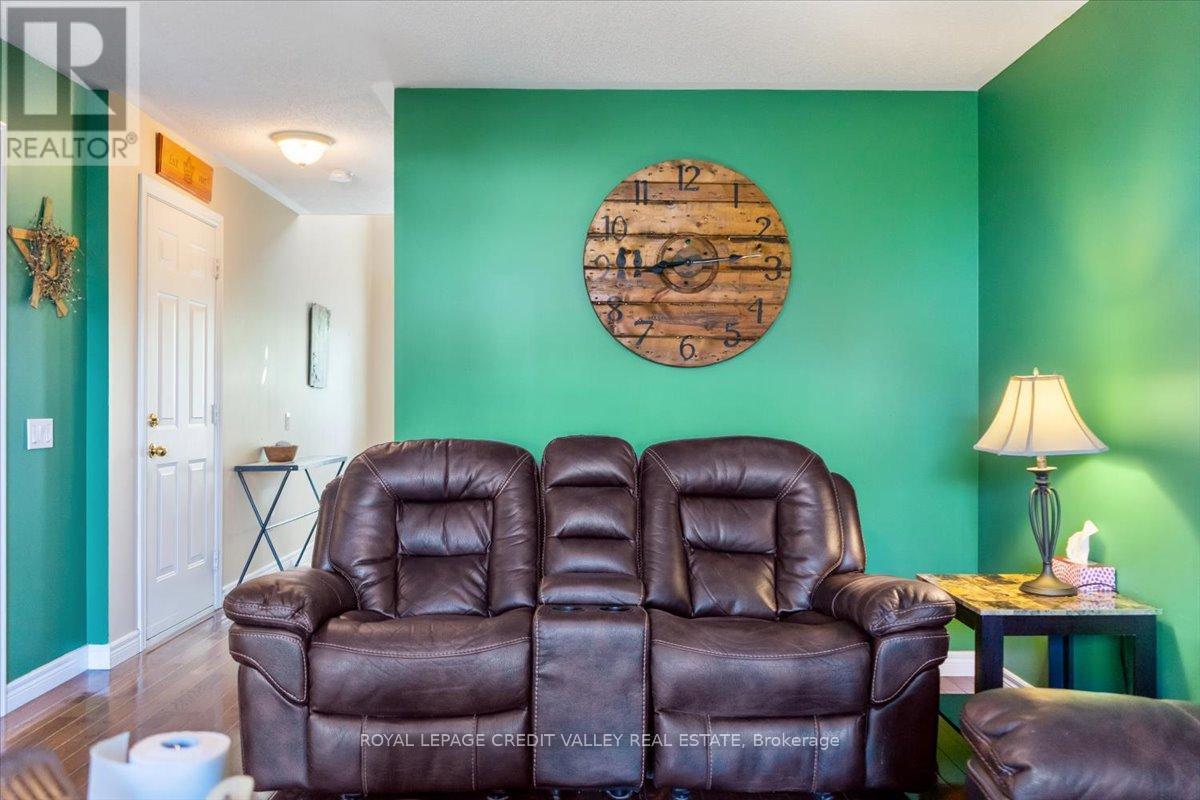 210 Marilyn Street, Shelburne, ON - Indoor Photo Showing Other Room