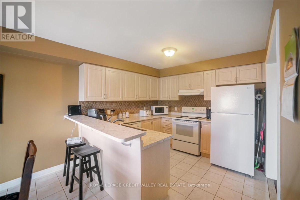 210 Marilyn Street, Shelburne, ON - Indoor Photo Showing Kitchen