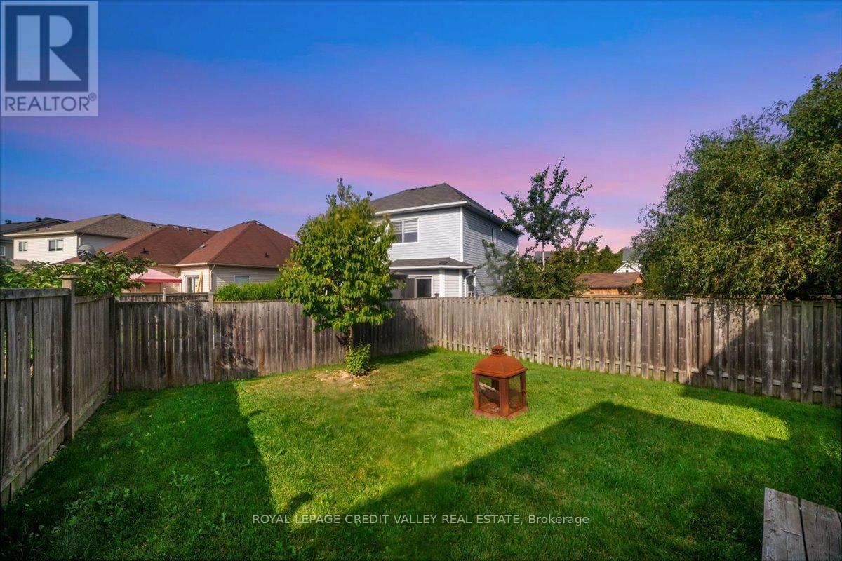 210 Marilyn Street, Shelburne, ON - Outdoor With Backyard