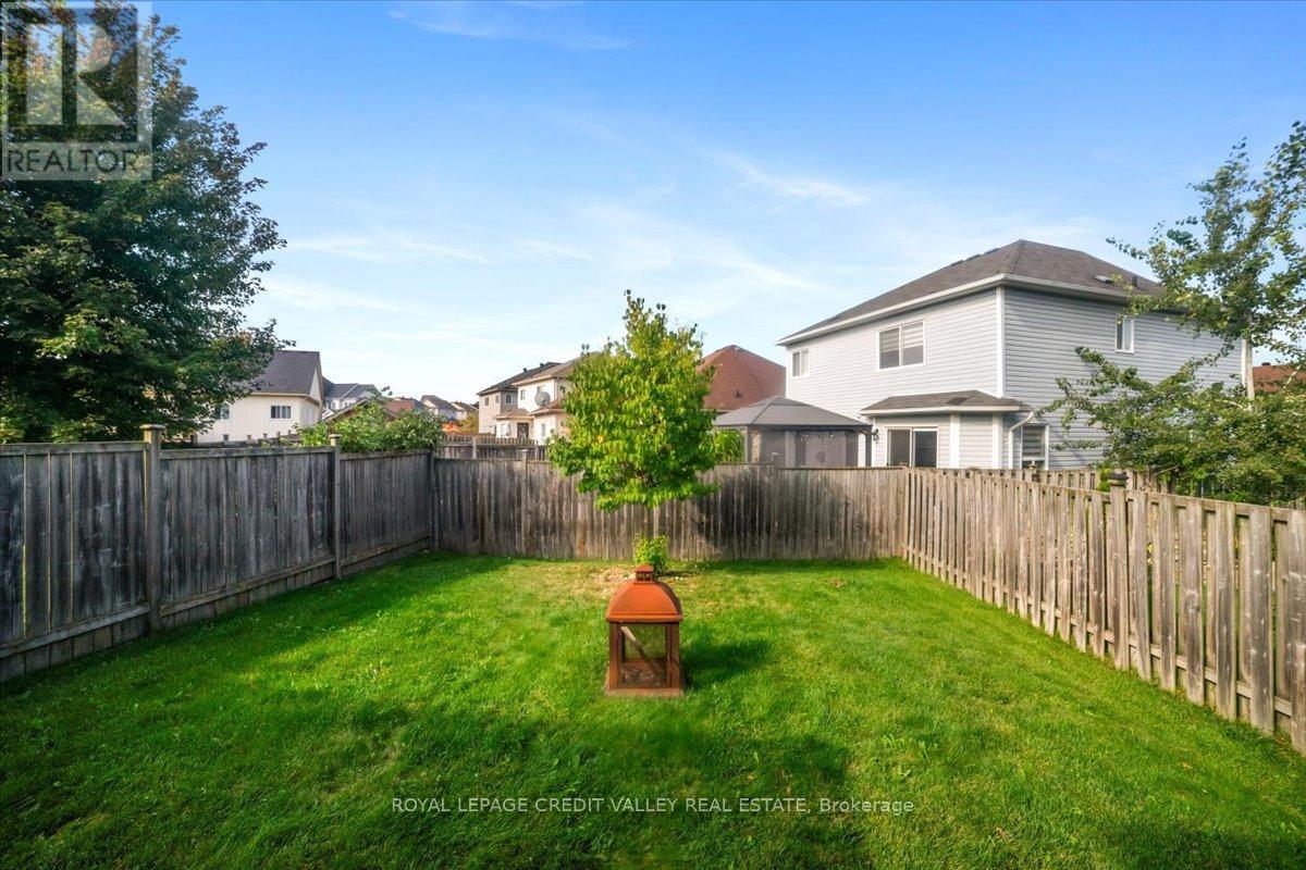 210 Marilyn Street, Shelburne, ON - Outdoor With Backyard