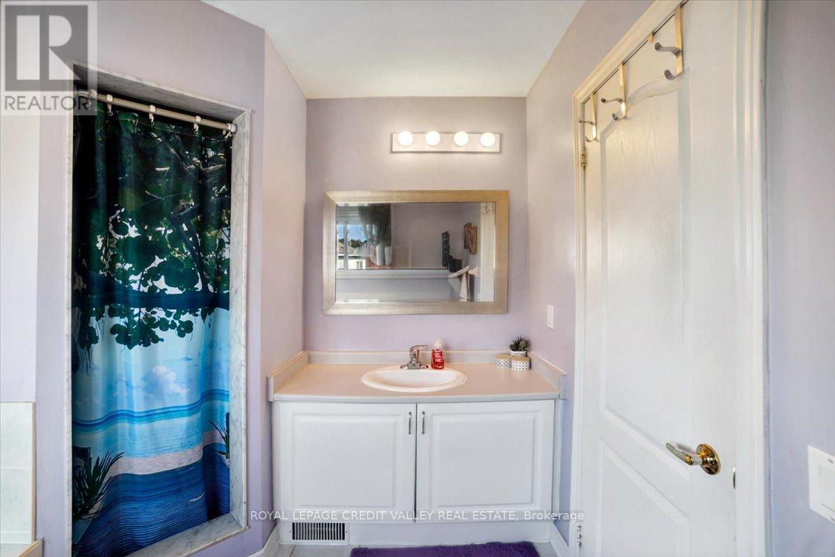 210 Marilyn Street, Shelburne, ON - Indoor Photo Showing Bathroom