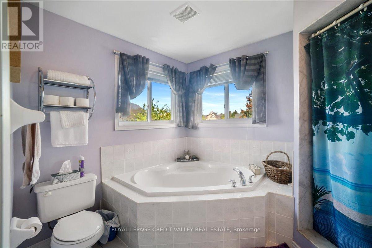 210 Marilyn Street, Shelburne, ON - Indoor Photo Showing Bathroom