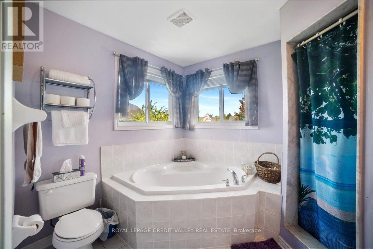 210 Marilyn Street, Shelburne, ON - Indoor Photo Showing Bathroom