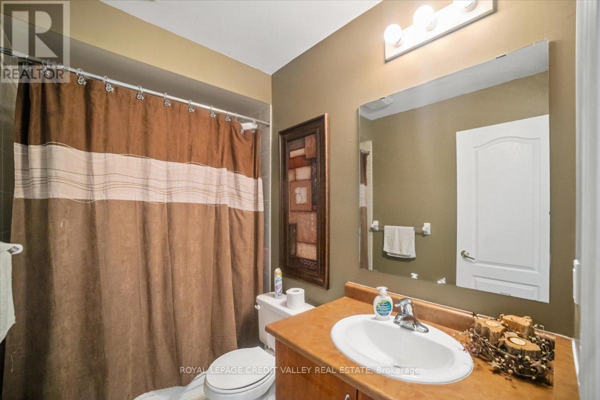 210 Marilyn Street, Shelburne, ON - Indoor Photo Showing Bathroom