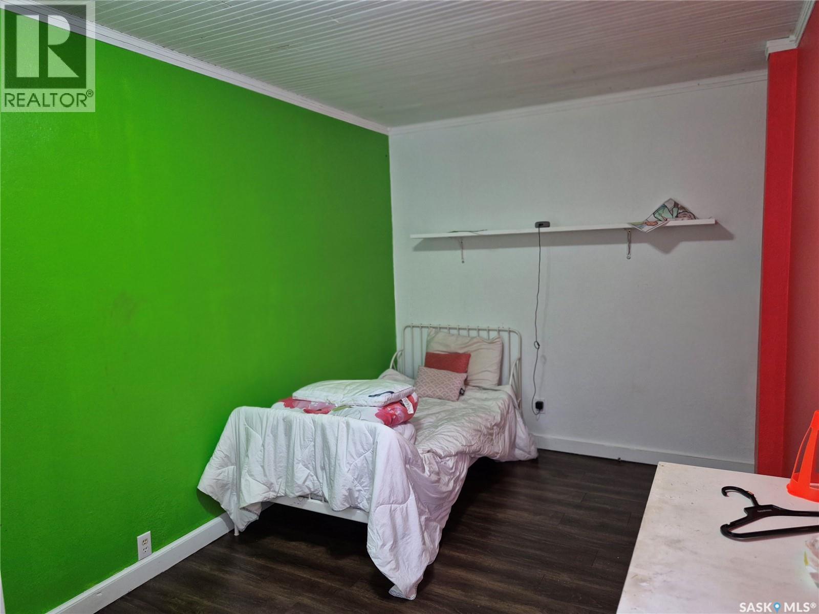 137 2Nd Street W, Ponteix, SK - Indoor Photo Showing Bedroom