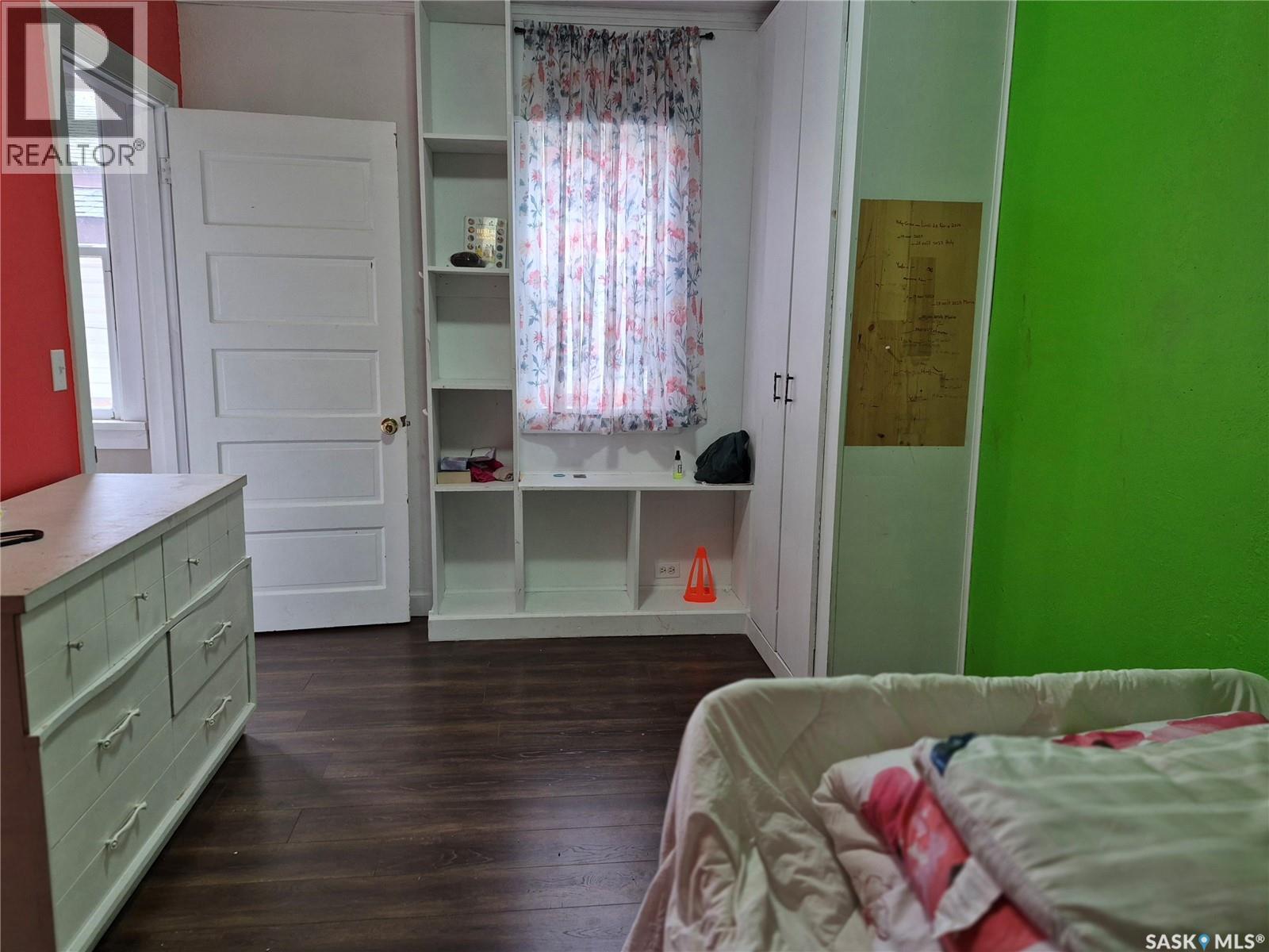 137 2Nd Street W, Ponteix, SK - Indoor Photo Showing Bedroom