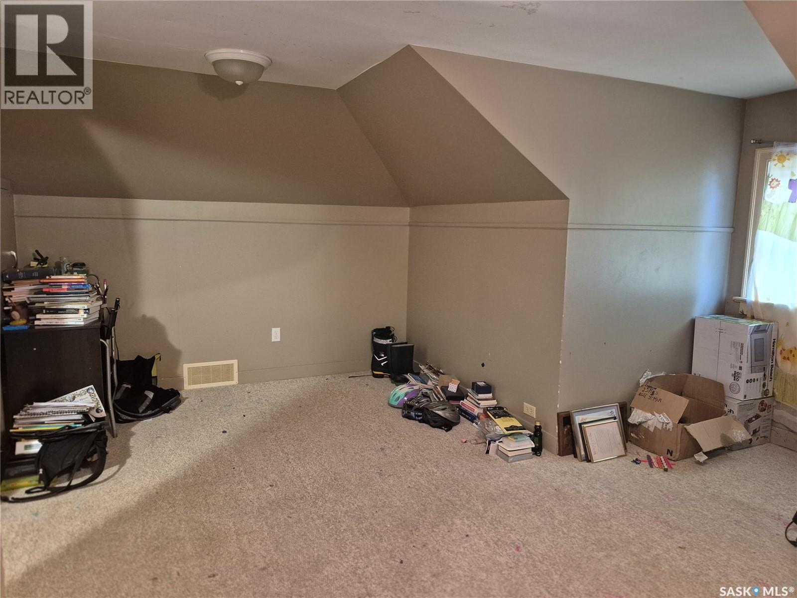 137 2Nd Street W, Ponteix, SK - Indoor