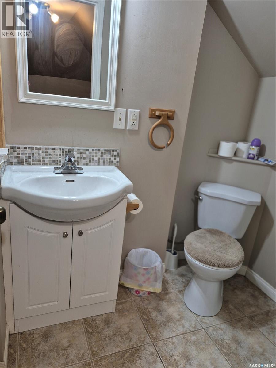 137 2Nd Street W, Ponteix, SK - Indoor Photo Showing Bathroom