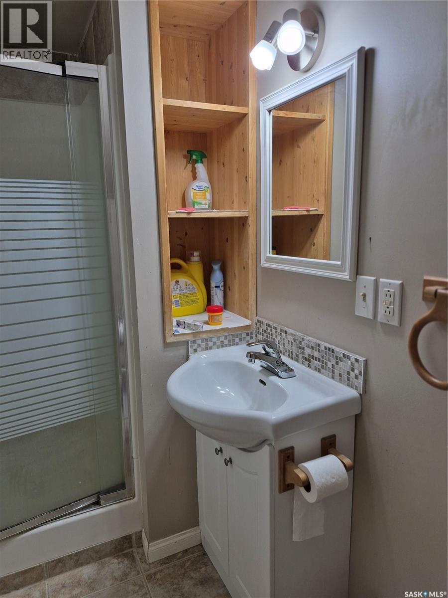 137 2Nd Street W, Ponteix, SK - Indoor Photo Showing Bathroom