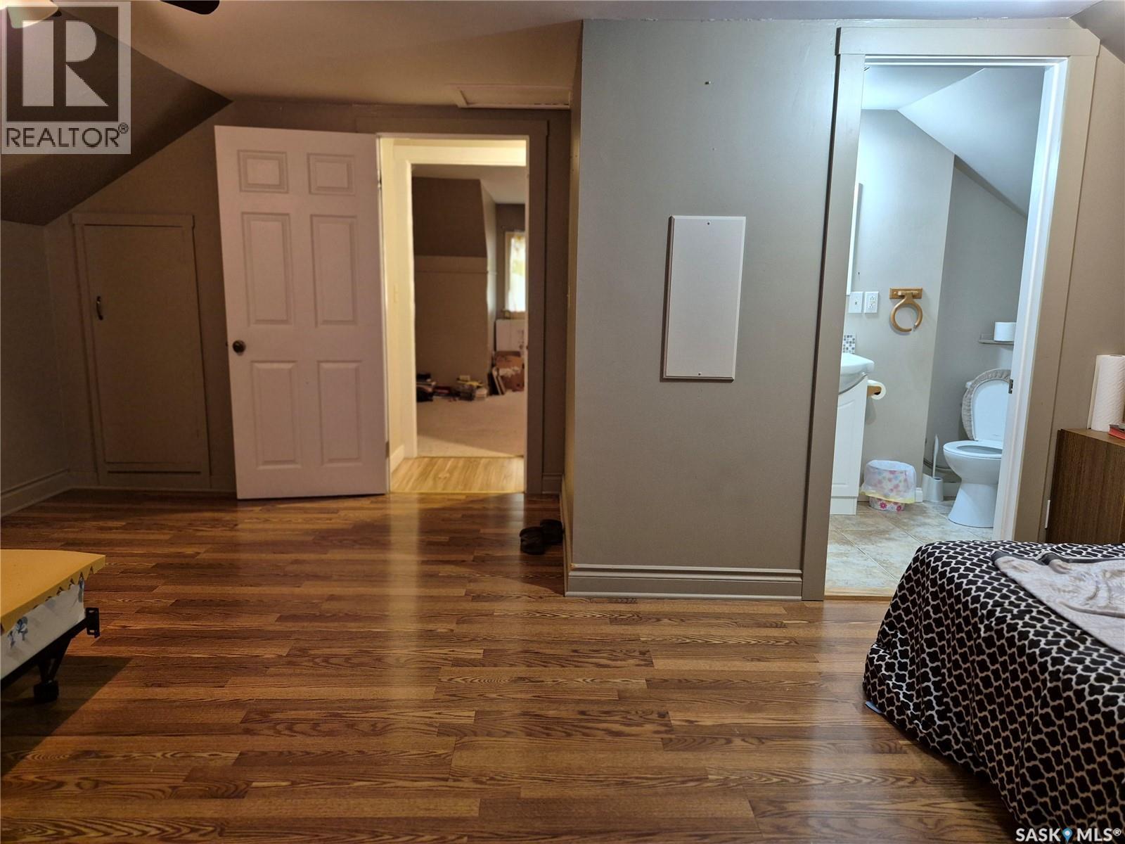 137 2Nd Street W, Ponteix, SK - Indoor