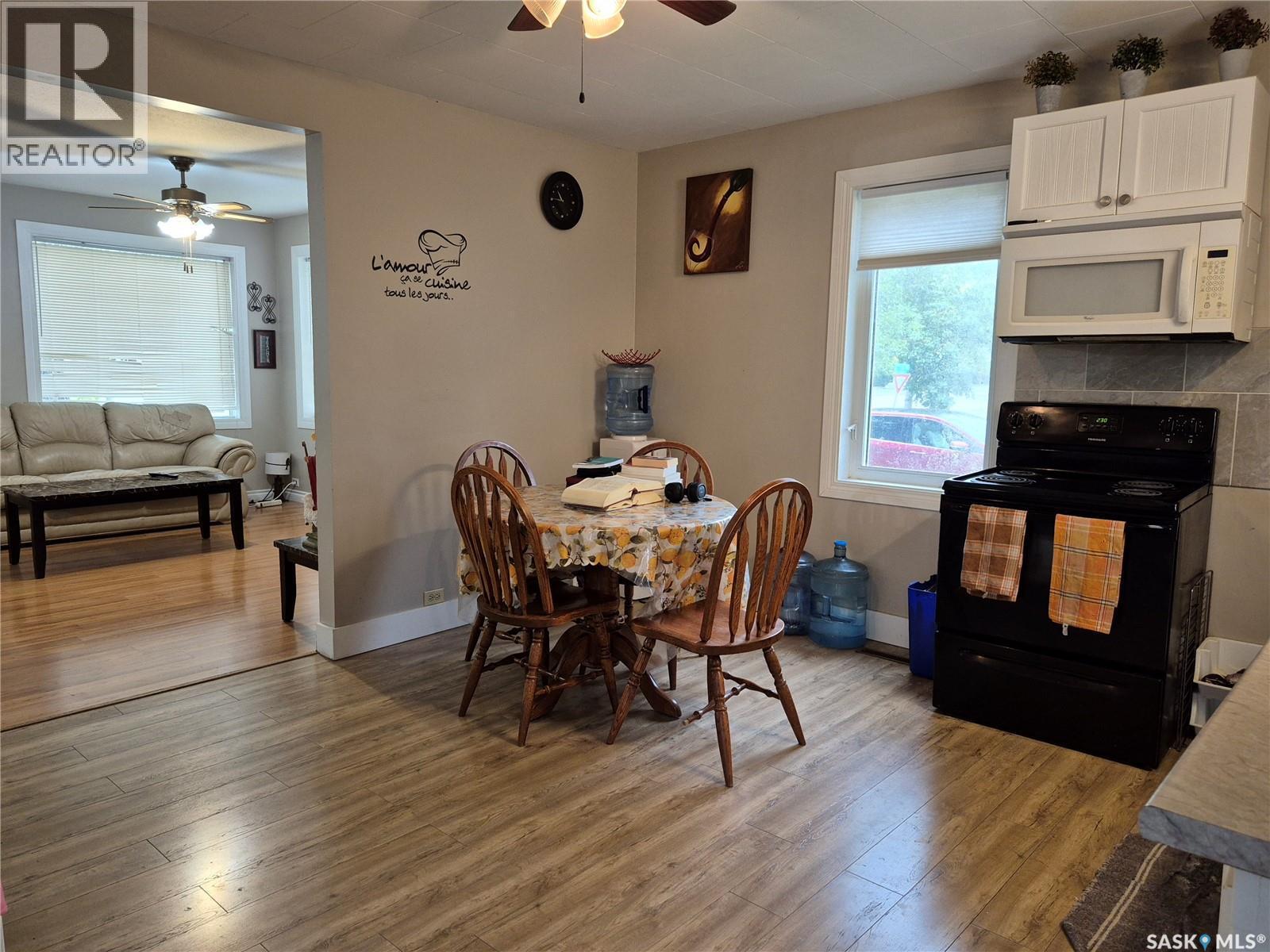 137 2Nd Street W, Ponteix, SK