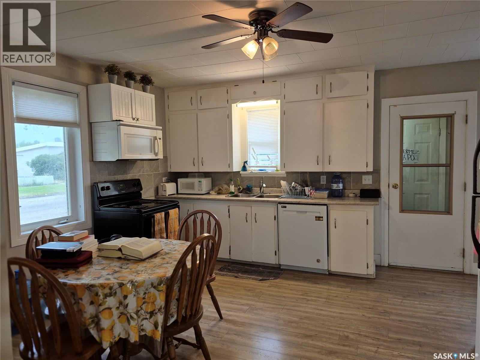 137 2Nd Street W, Ponteix, SK