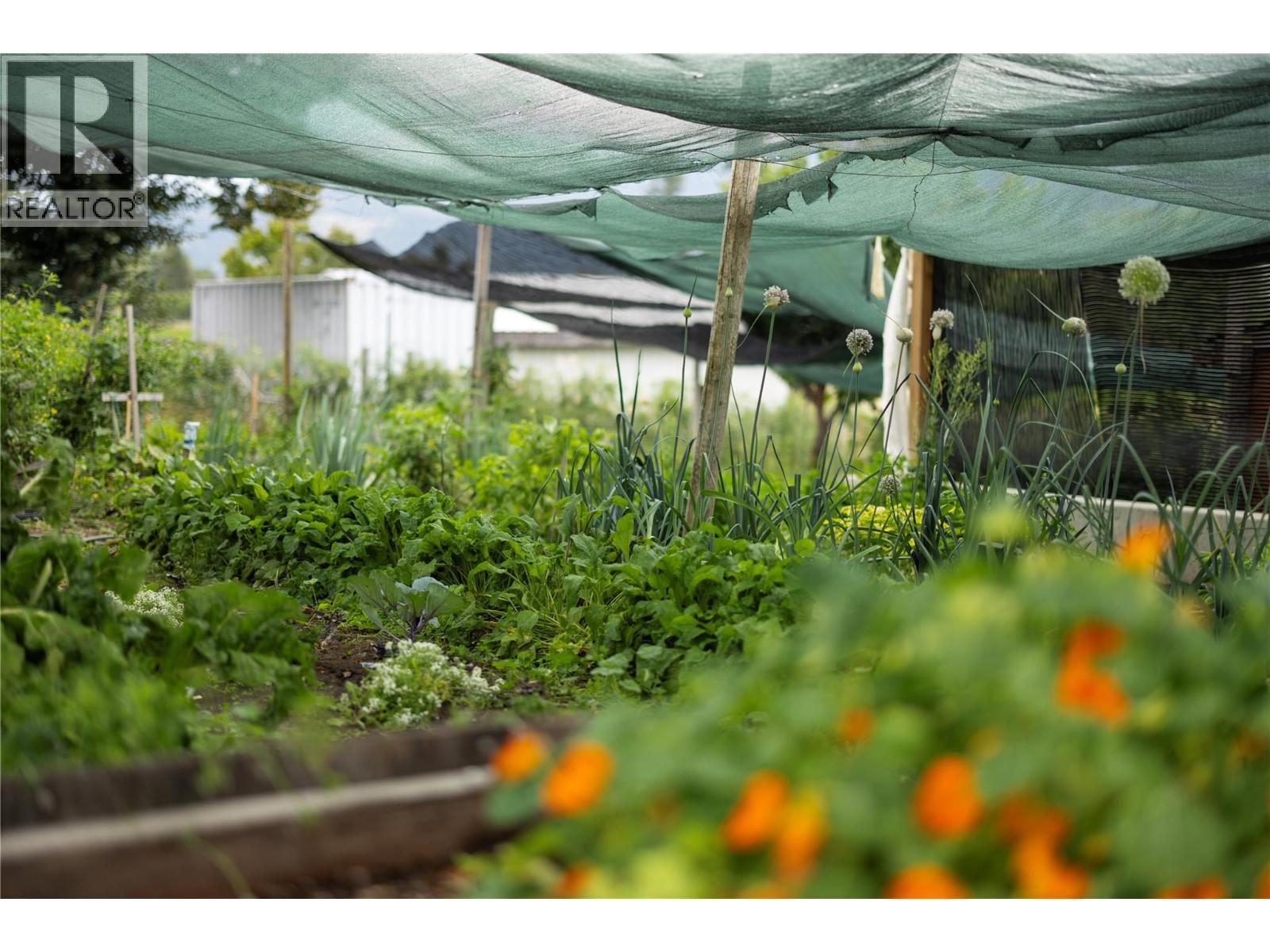 Coverage for frontal gardens - 10108 Venables Drive, Coldstream, BC - Outdoor