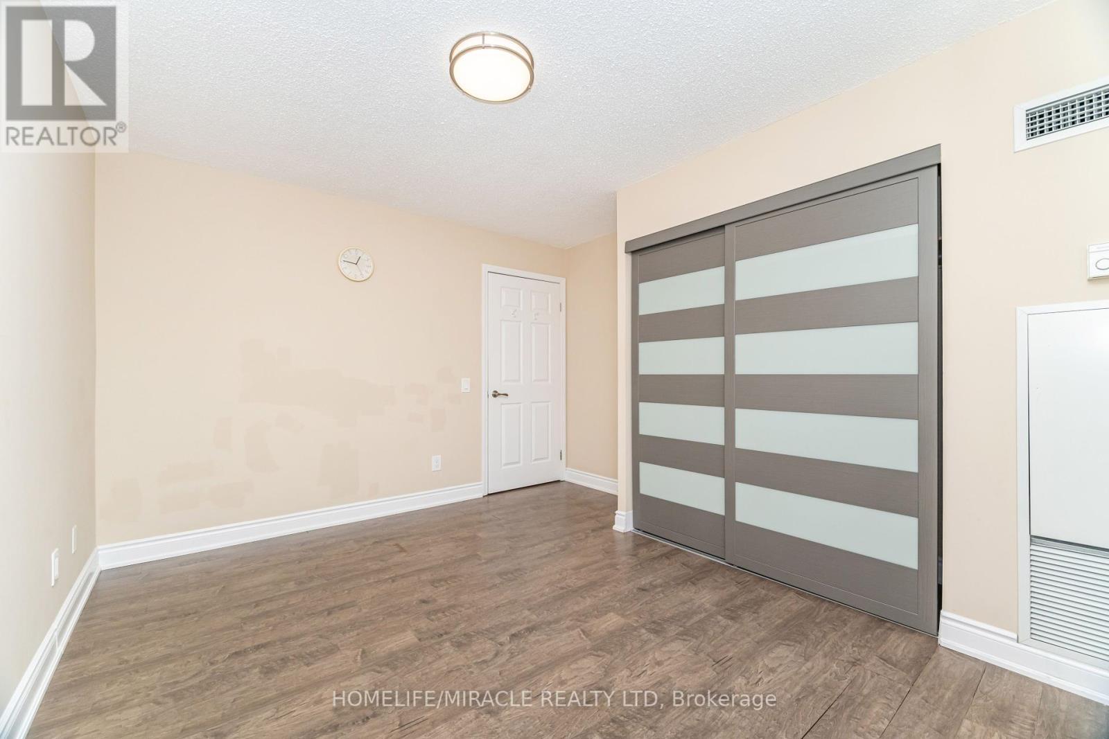 803 - 35 Kingsbridge Garden Circle, Mississauga, ON - Indoor Photo Showing Other Room