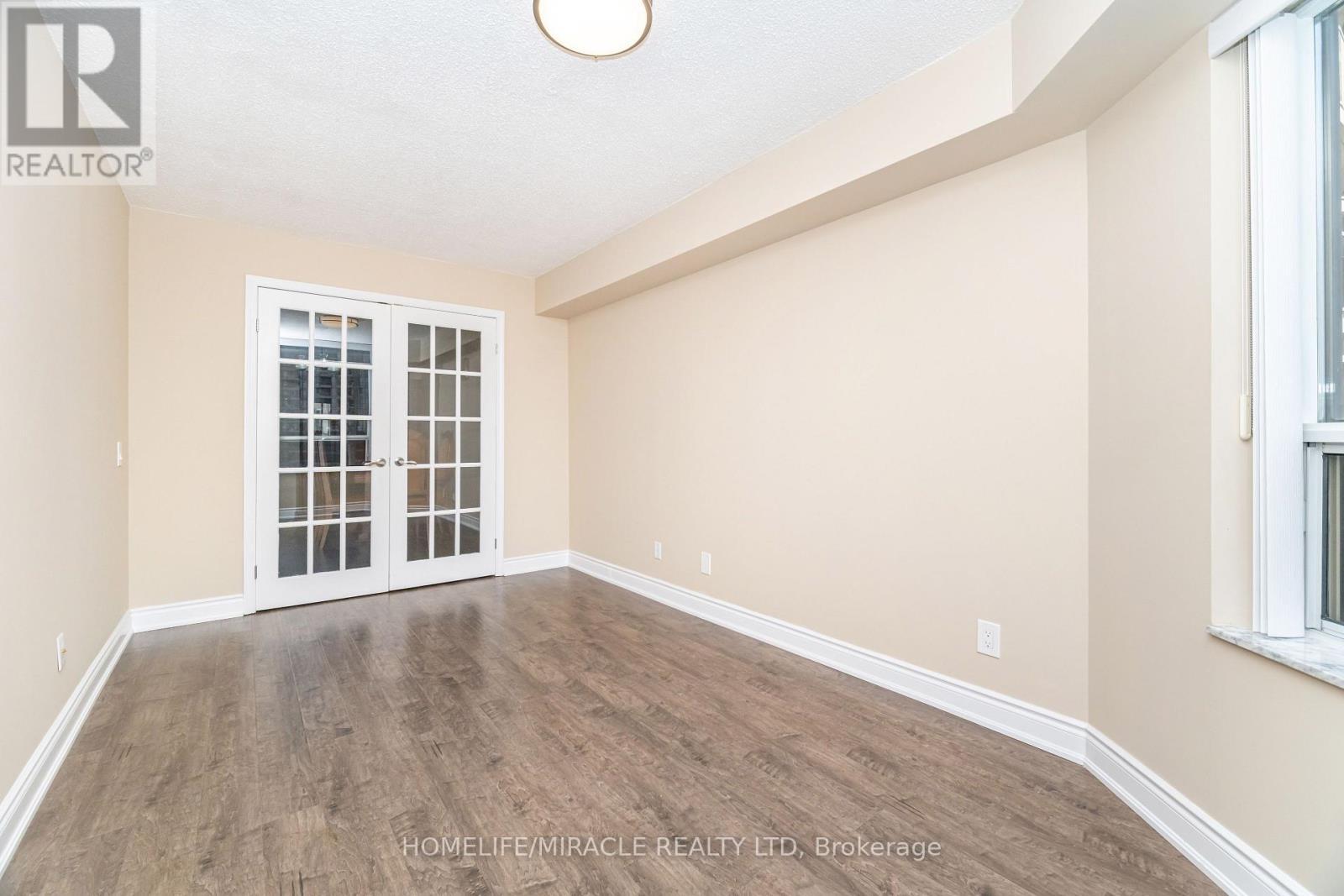 803 - 35 Kingsbridge Garden Circle, Mississauga, ON - Indoor Photo Showing Other Room