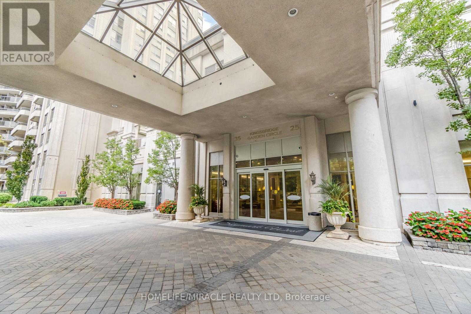 803 - 35 Kingsbridge Garden Circle, Mississauga, ON - Outdoor