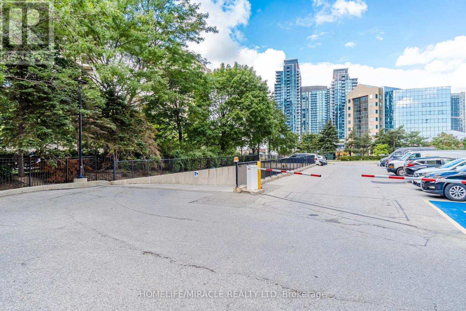 803 - 35 Kingsbridge Garden Circle, Mississauga, ON - Outdoor