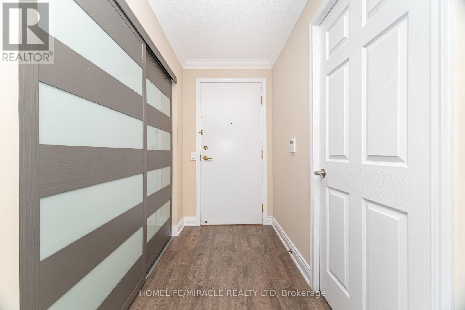 803 - 35 Kingsbridge Garden Circle, Mississauga, ON - Indoor Photo Showing Other Room