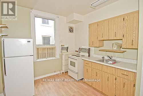 124 Baldwin Street, Toronto, ON - Indoor Photo Showing Kitchen