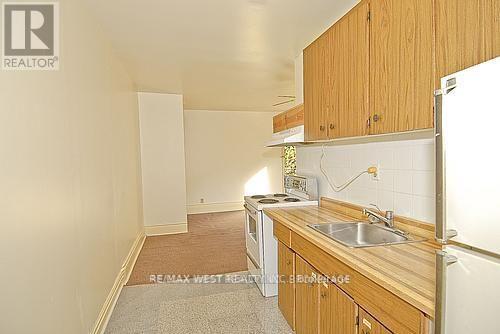 124 Baldwin Street, Toronto, ON - Indoor Photo Showing Kitchen