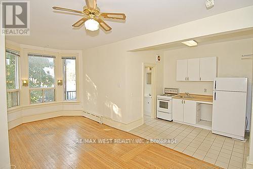 124 Baldwin Street, Toronto, ON - Indoor Photo Showing Kitchen