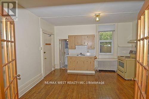 124 Baldwin Street, Toronto, ON - Indoor Photo Showing Kitchen
