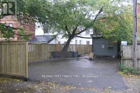 124 Baldwin Street, Toronto, ON - Outdoor