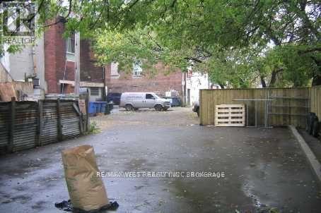 124 Baldwin Street, Toronto, ON - Outdoor