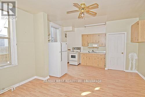 124 Baldwin Street, Toronto, ON - Indoor Photo Showing Kitchen