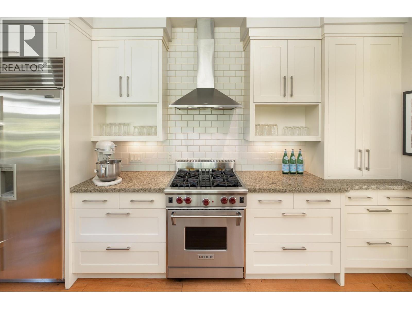 529 Knowles Road, Kelowna, BC - Indoor Photo Showing Kitchen With Upgraded Kitchen