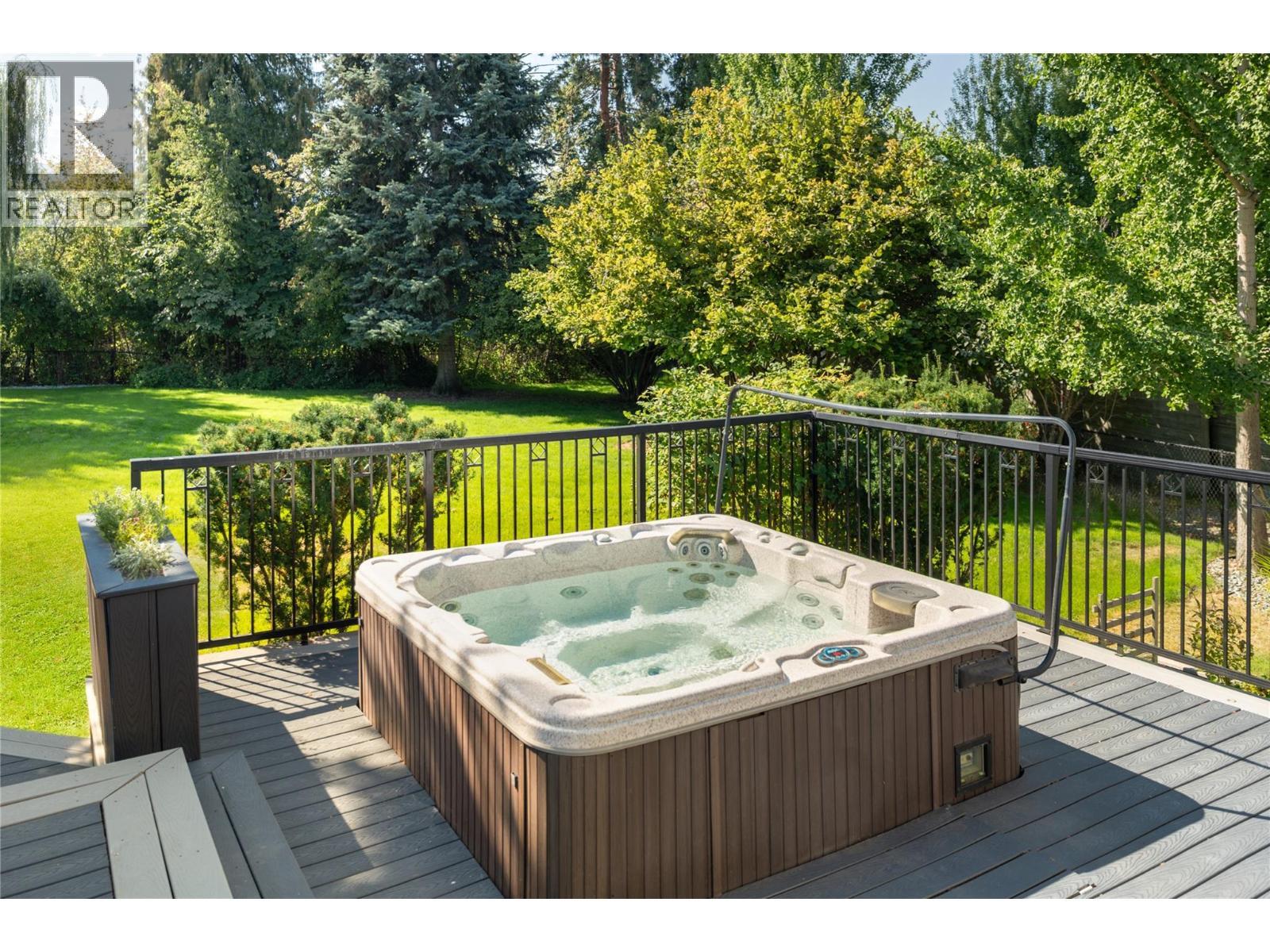 529 Knowles Road, Kelowna, BC - Outdoor With Deck Patio Veranda With Backyard