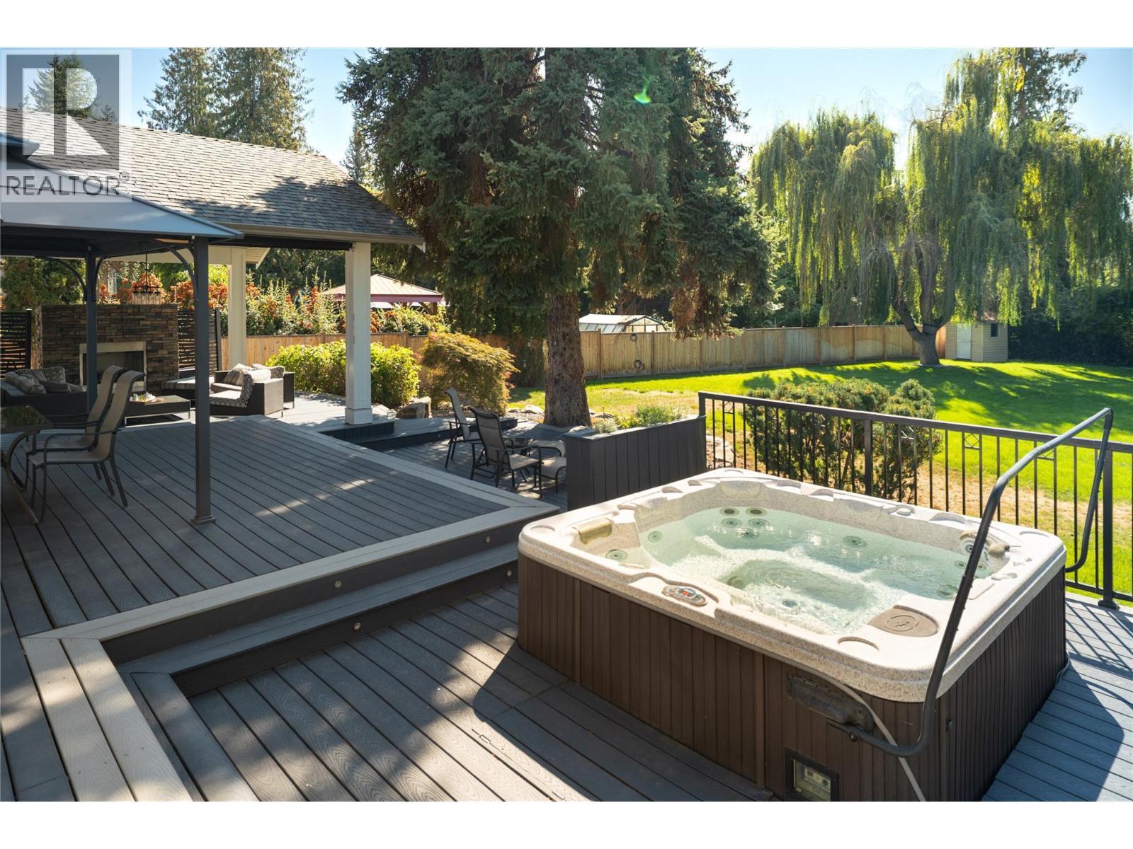 529 Knowles Road, Kelowna, BC - Outdoor With Deck Patio Veranda