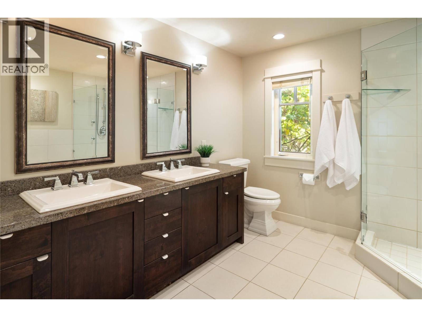 529 Knowles Road, Kelowna, BC - Indoor Photo Showing Bathroom
