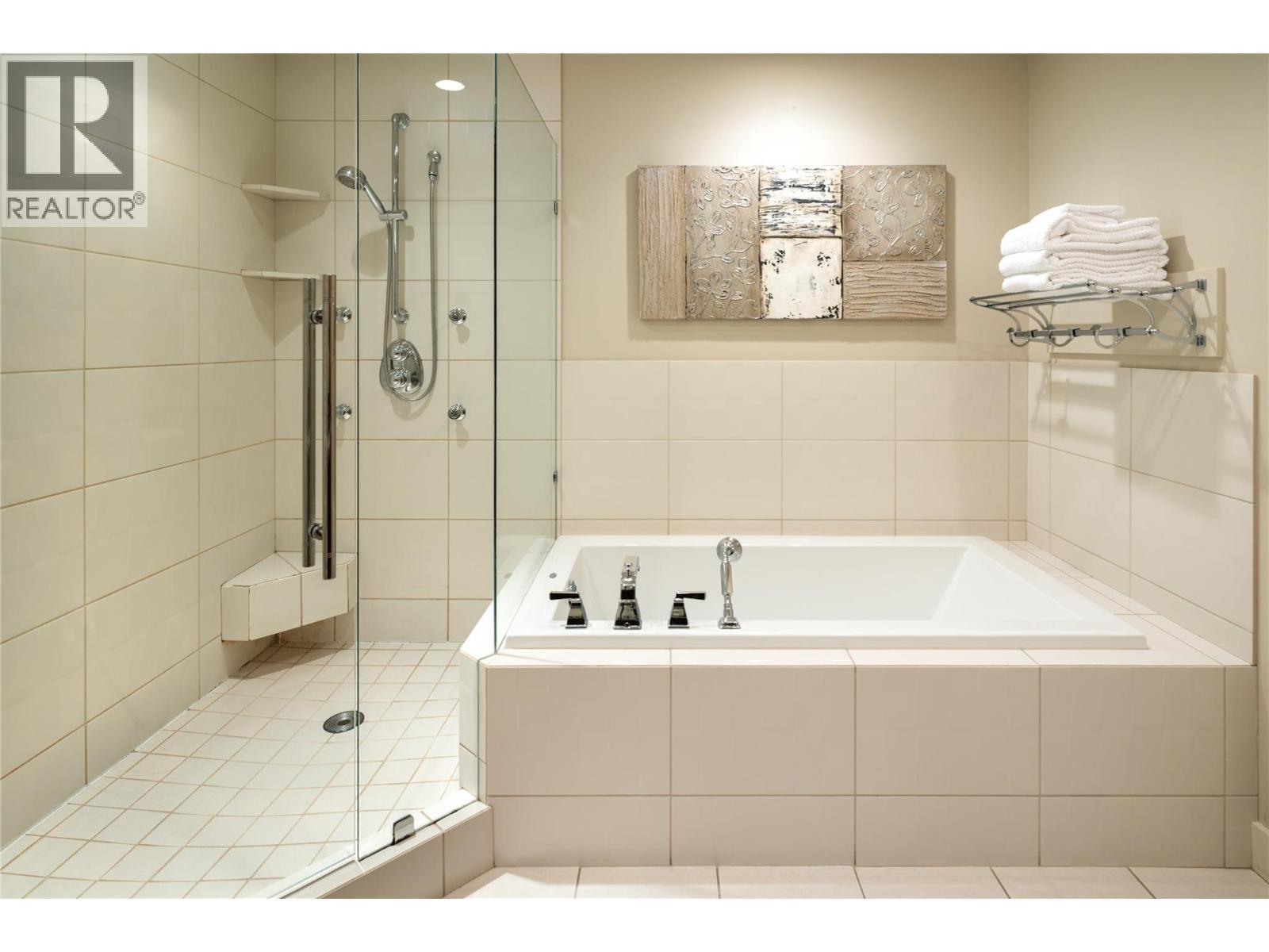 529 Knowles Road, Kelowna, BC - Indoor Photo Showing Bathroom