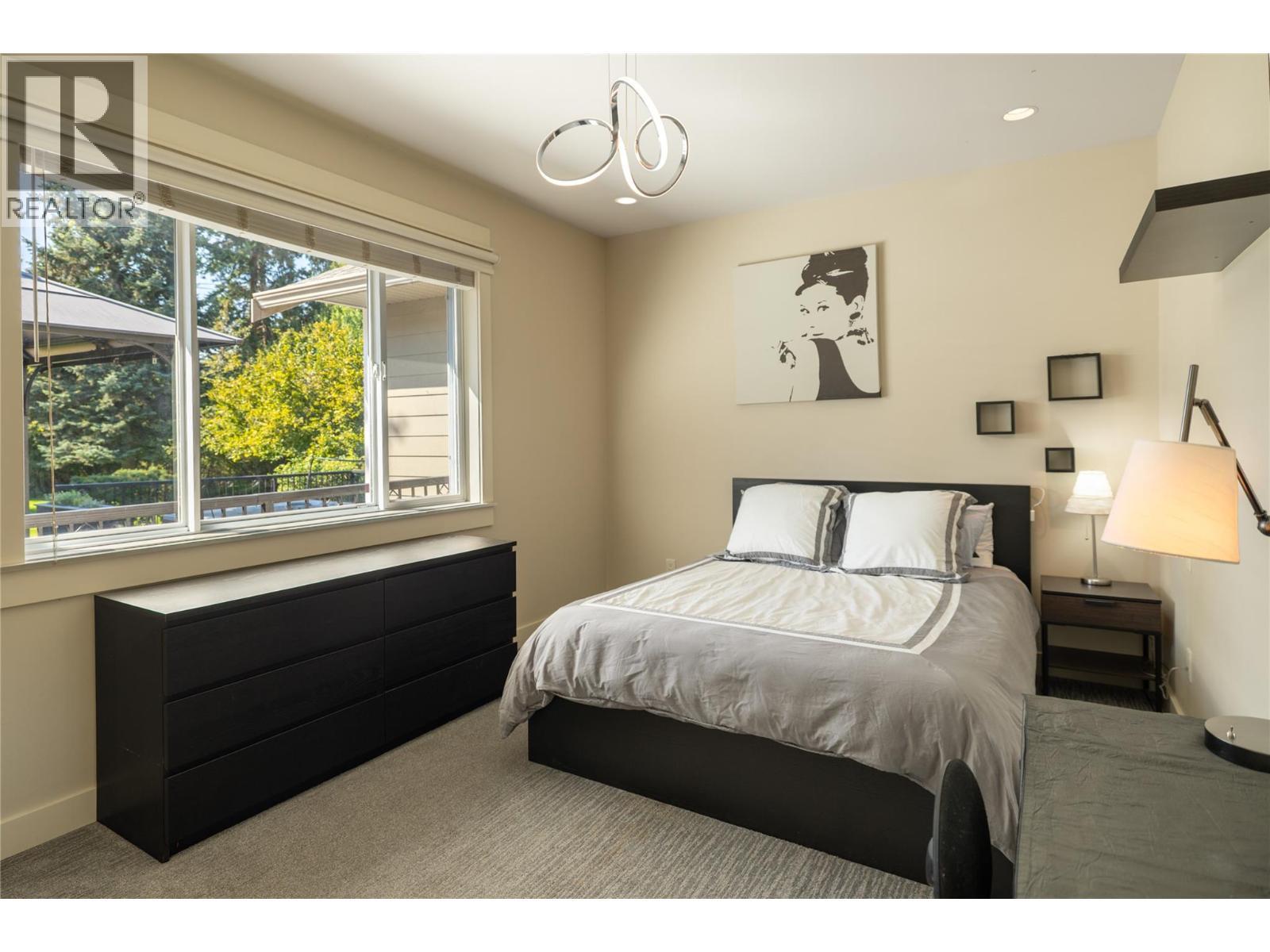 529 Knowles Road, Kelowna, BC - Indoor Photo Showing Bedroom