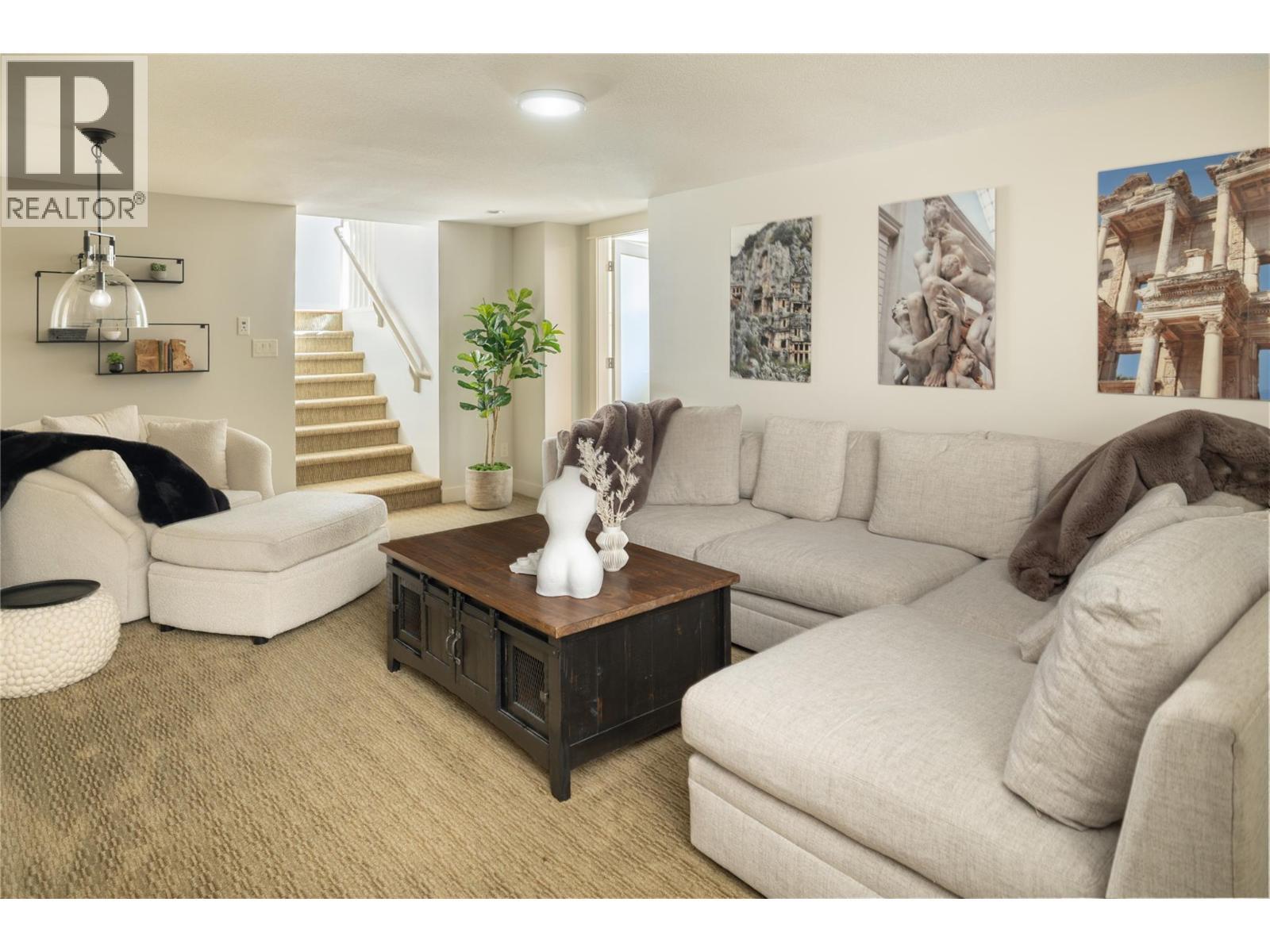 529 Knowles Road, Kelowna, BC - Indoor Photo Showing Living Room