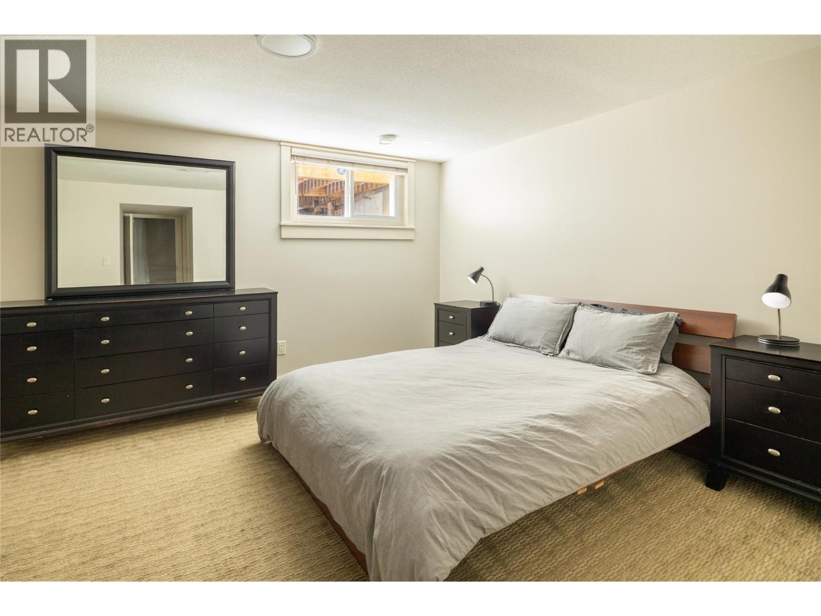529 Knowles Road, Kelowna, BC - Indoor Photo Showing Bedroom