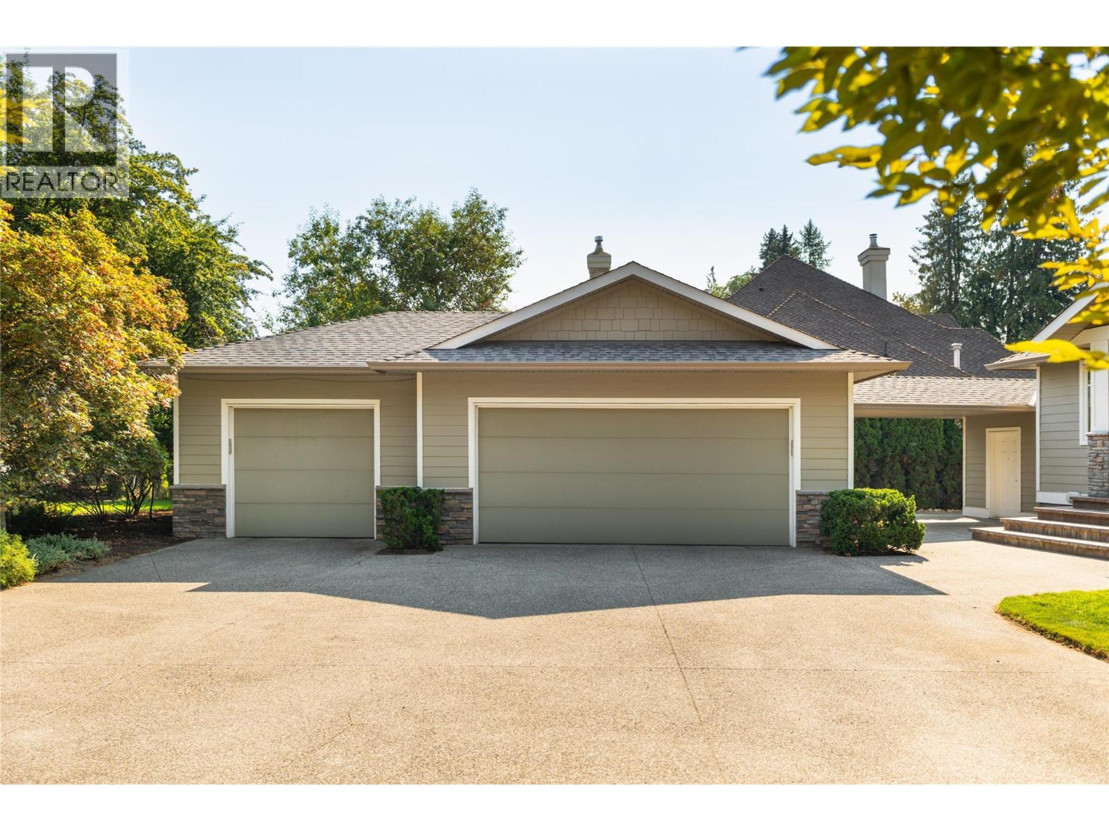 529 Knowles Road, Kelowna, BC - Outdoor With Facade