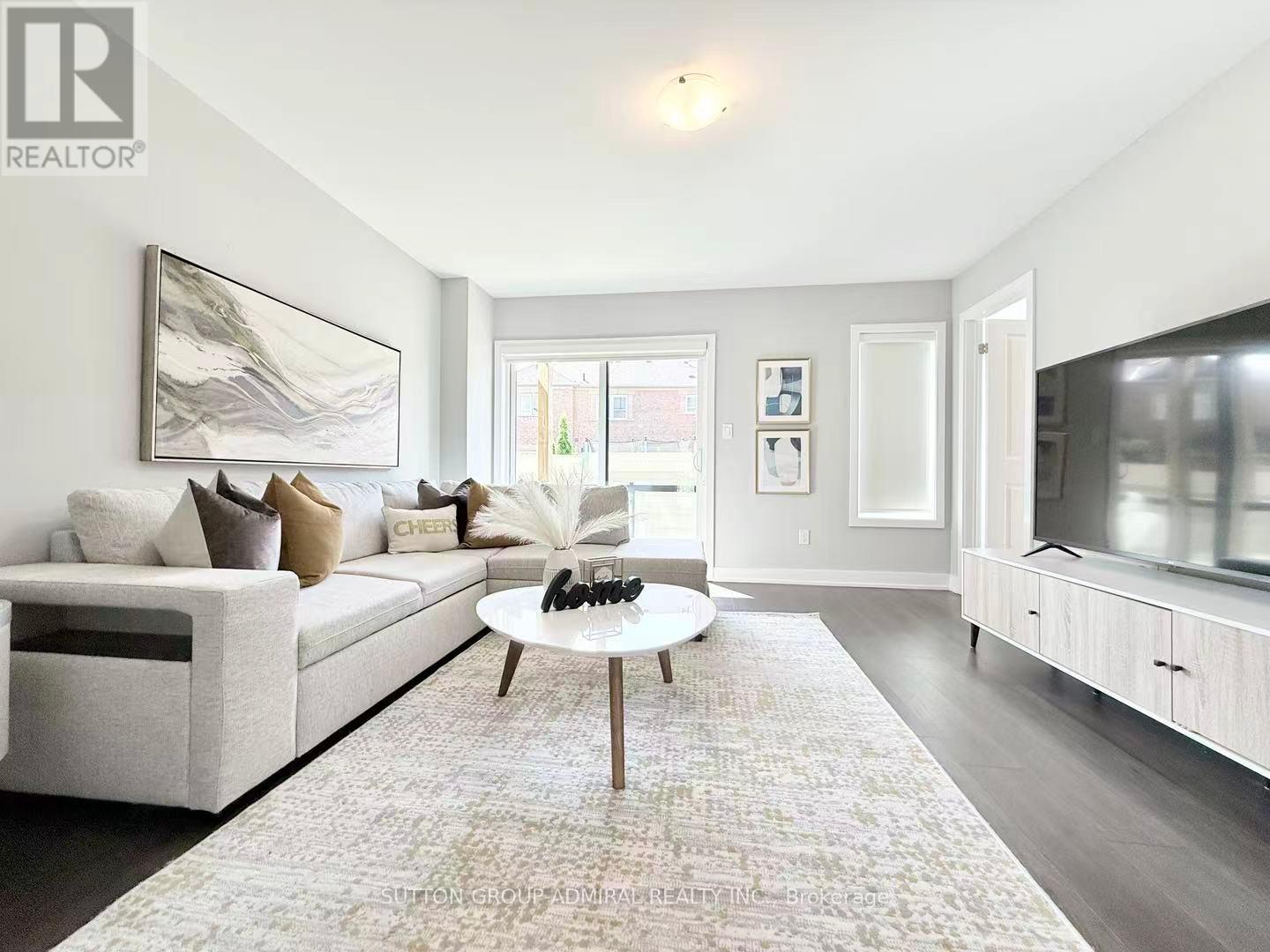 18 Pageant Avenue, Vaughan, ON - Indoor Photo Showing Living Room