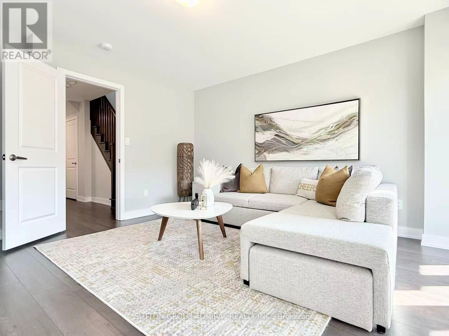 18 Pageant Avenue, Vaughan, ON - Indoor Photo Showing Living Room